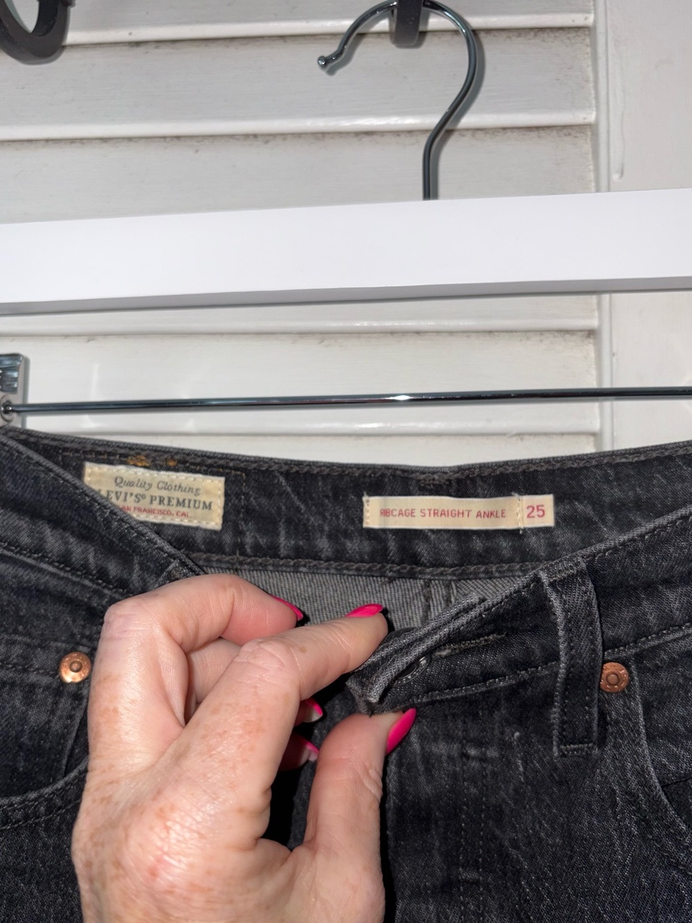 Levi's Premium Ribcage Straight Ankle Jeans 25 Black Wash Button Fly High Rise - Picture 3 of 7